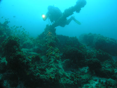 How To Anchor in Rocks, Reef, & Wrecks